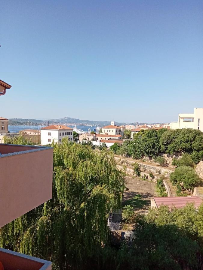 לה מדלנה Hotel Delle Isole מראה חיצוני תמונה