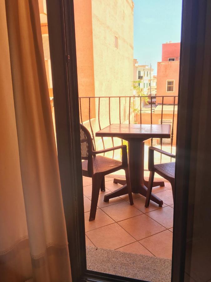 לה מדלנה Hotel Delle Isole מראה חיצוני תמונה