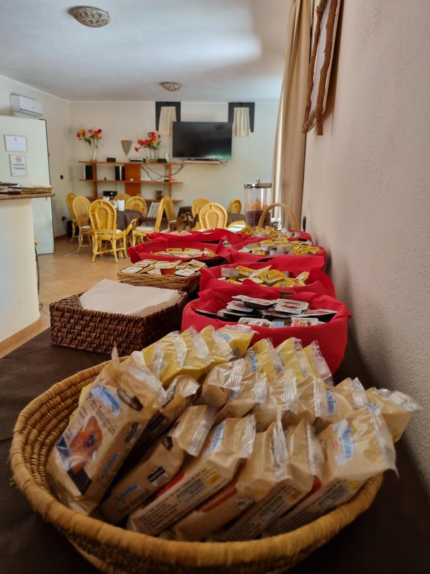 לה מדלנה Hotel Delle Isole מראה חיצוני תמונה