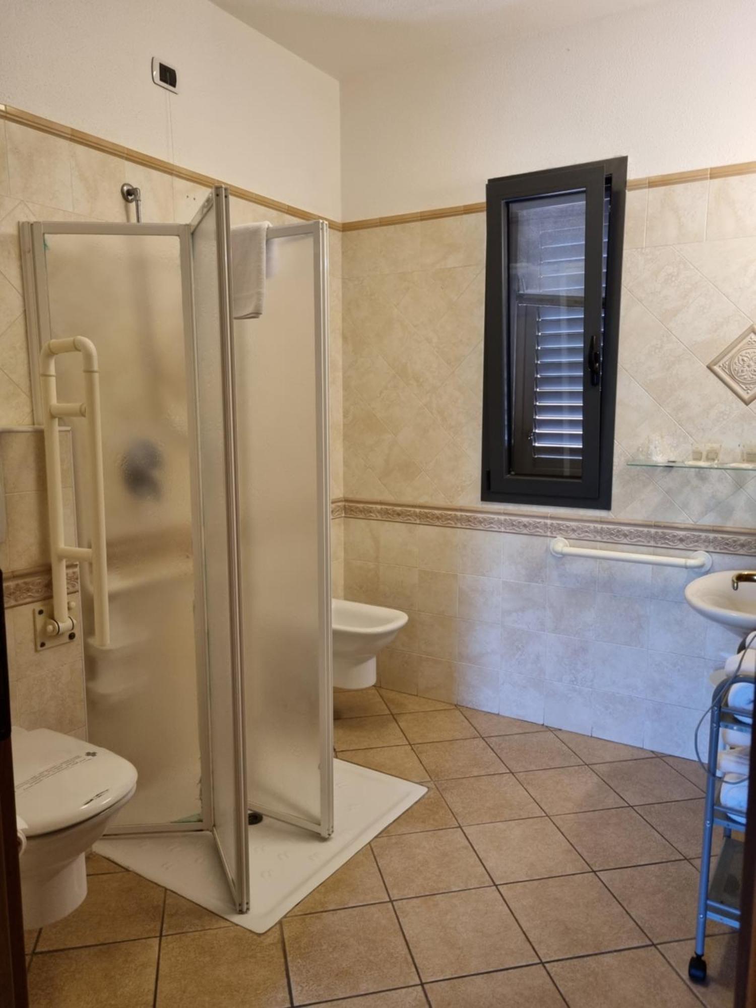 לה מדלנה Hotel Delle Isole מראה חיצוני תמונה