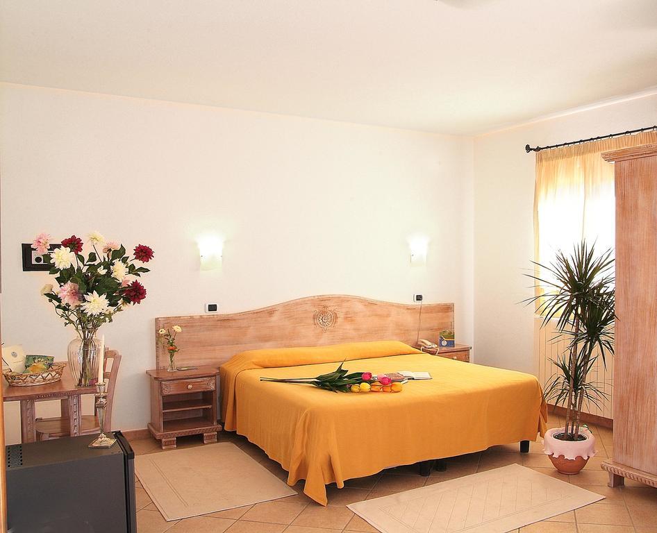 לה מדלנה Hotel Delle Isole מראה חיצוני תמונה