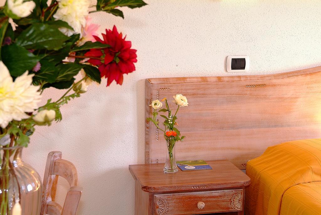 לה מדלנה Hotel Delle Isole מראה חיצוני תמונה